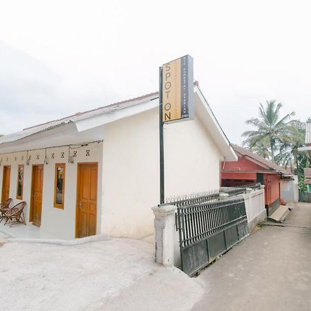 Ayu Homestay Syariah Sukabumi Eksteriør bilde
